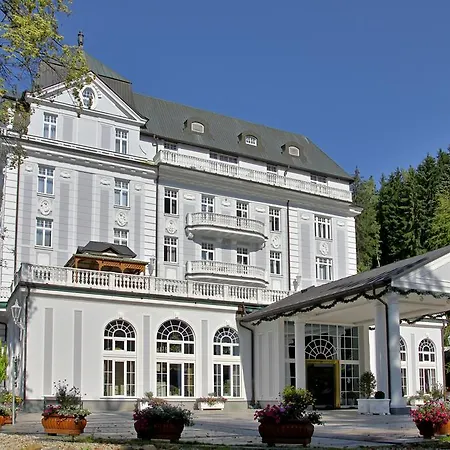 Esplanade And Golf Mariánské Lázně